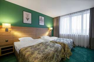 Отель Favor Park Hotel Киев Улучшенный двухместный номер с 1 кроватью или 2 отдельными кроватями-3